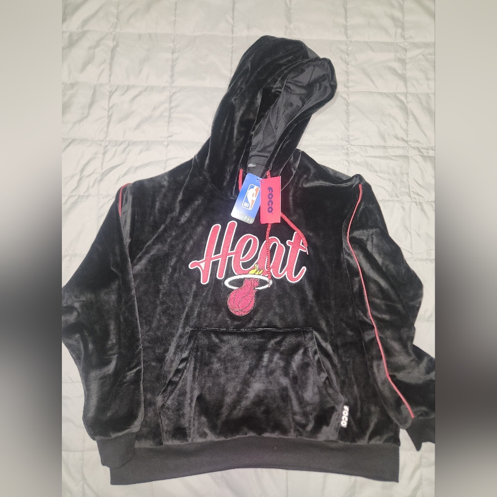 FOCO Women's Miami Heat NBA Team Logo Fashion Velour Hooded Sweatshirt Medium